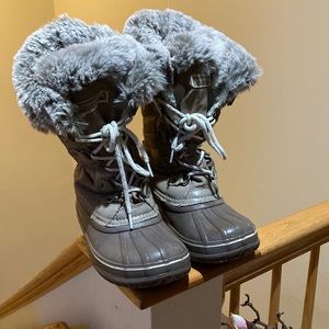 London Fog Collection kid’s Snow Boots Size 3